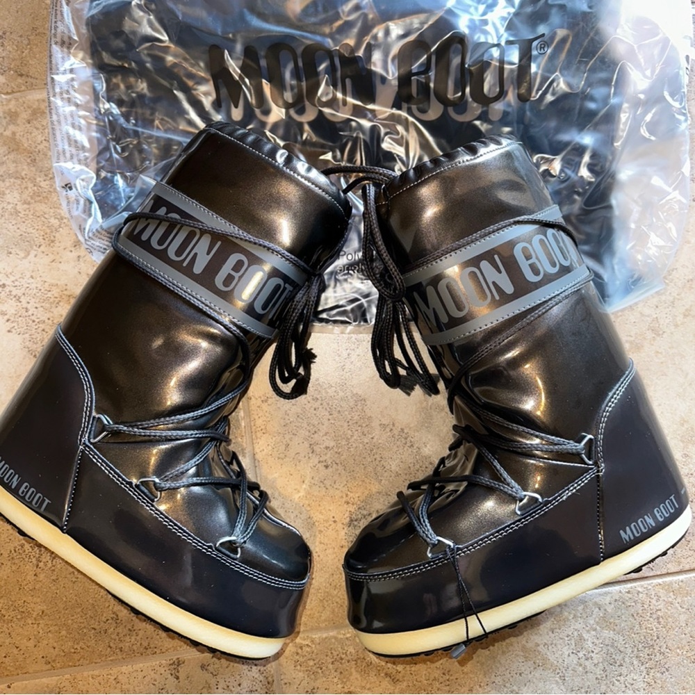 Kids Junior Icon MOON Boots Black Hologram Limited EDT 31-34 / 13.5-2 US Kid NEW